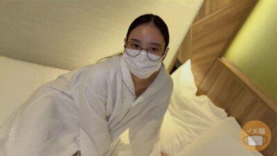 FC2-PPV-4899421 서점에서 일하는 여대생의 응꼬 첫 경험을 가졌습니다.